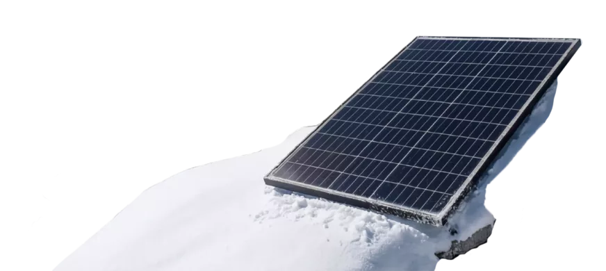 Photovoltaik im Winter – Haus der Energie Photovoltaik im Schnee als Symbol für das Haus der Energie und nachhaltige Stromgewinnung im Winter